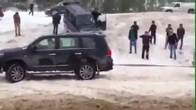 Lexus Lx 570 Vs Toyota Hilux