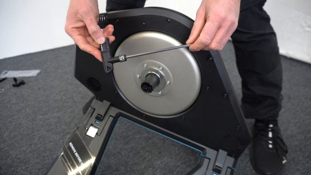 Tacx Neo 2T Smart Trainer - Unboxing, Aufbau & Fahrrad Einspannen - Erklärung Zum Adapterwechsel