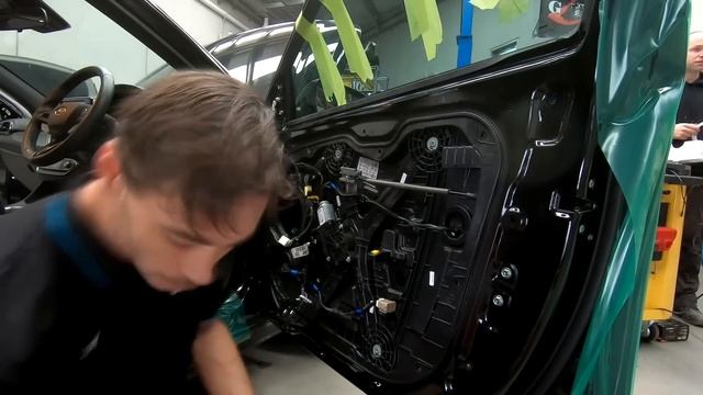 Removing Door And Inner Skin With Window Motor On A Hyundai I30 / I30N
