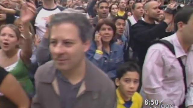 Shakira - Underneath Your Clothes - Good Morning America 03-06-2005 HQ