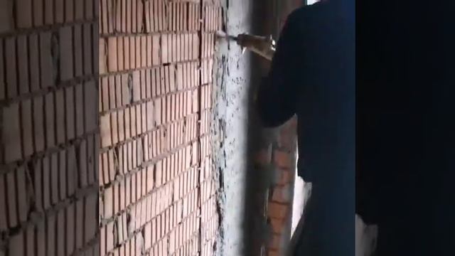 Пример нанесения механизированной штукатурки при помощи станции Putzmeister.