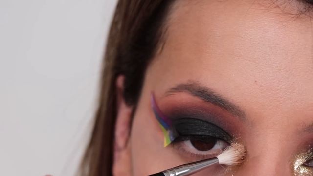 SASSY BLACK AND GOLD GRUNGE INVISIBLE EYELINER TUTORIAL