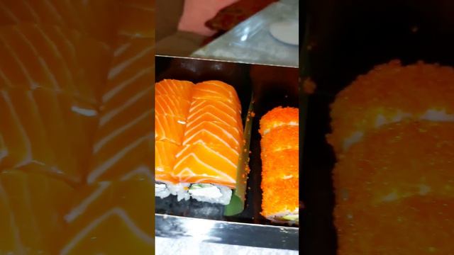 Премиум роллы за 1977р #food #обзор #еда #распаковка #unpacking #роллы #shortsvideo