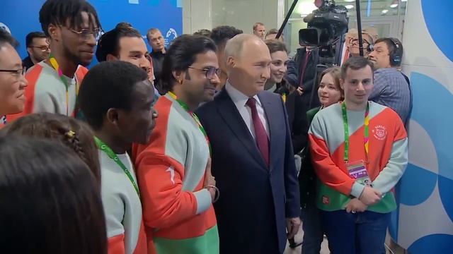 Молодёжь разбирает Владимира Путина на фотки ОТЕЦ ВСЕХ НАРОДОВ ДЕТСКАЯ ЛЮБОВЬ САМАЯ ИСКРЕННЯЯ