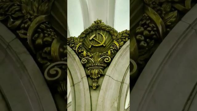 Самый длинный переход в метро: станция метро 