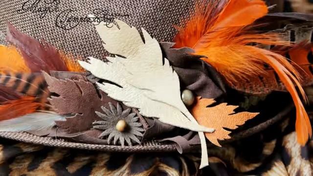 Шляпа из рогожки с перьями и натуральной замшей) от Magic Temptation