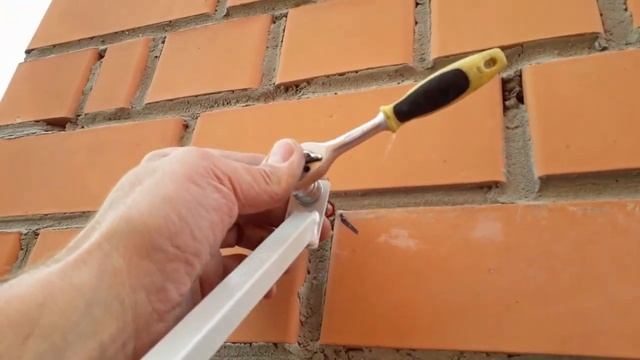 Комплект стеновых кронштейнов для мачтовых труб KSUM-220/Правильный монтаж/1094_КоПСС