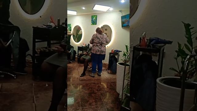 Парикмахерская в полном составе