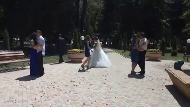 Dj ALFA 2 АВГУСТА ЗЕЛЕНЫЙ ОСТРОВ Г. ЧЕРКЕСКА ПОДЫГРАЛ КРАСИВОЙ МОЛОДОЙ ПАРЕ