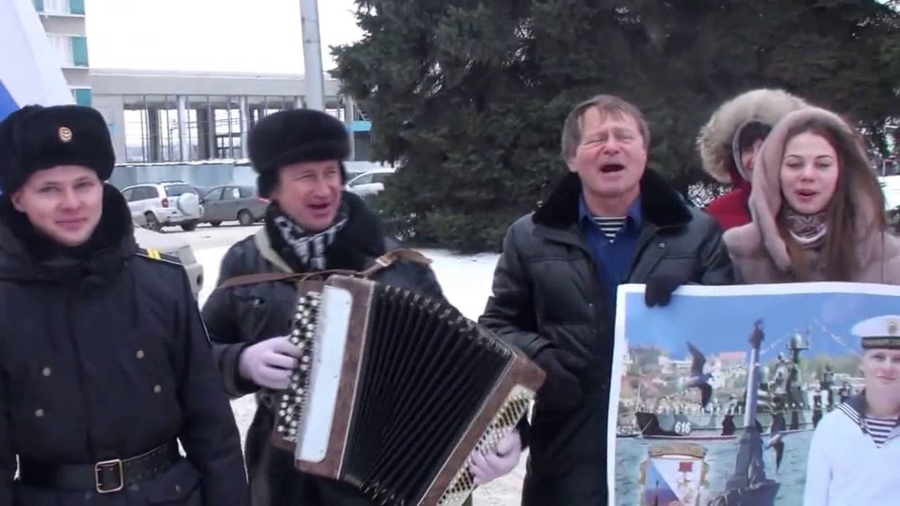 Так в России встречают сыновей из Армии! Смотрите  эй вы там за бугром!