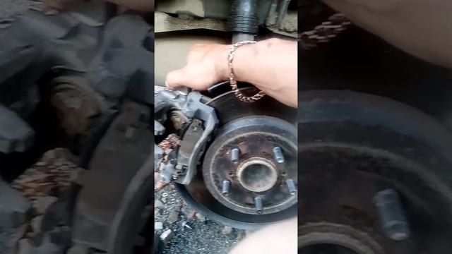 Замена тормозных колодок и дисков