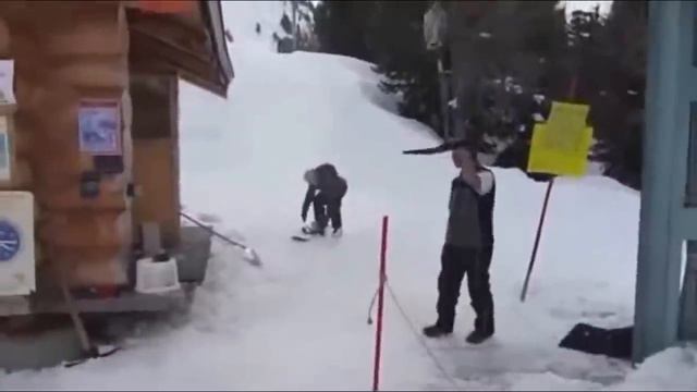 Сноубордист и бугельный подъемник микс