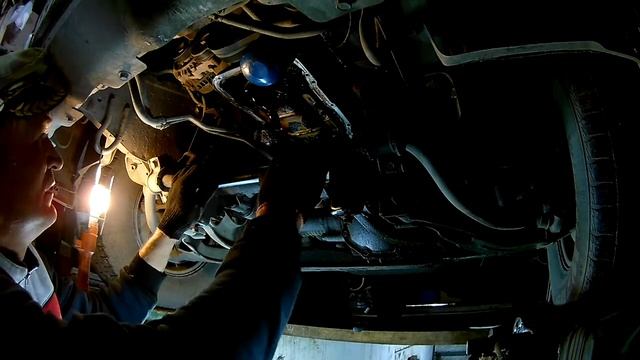 Двигатель 6G72, бежит масло со стороны компрессора. Пречина и устранения.