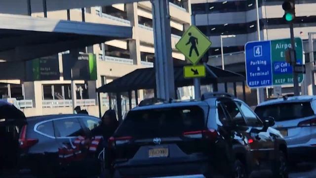 Yellow CAB Taxi NEWS : ANOTHER ILLEGAL Pickup.