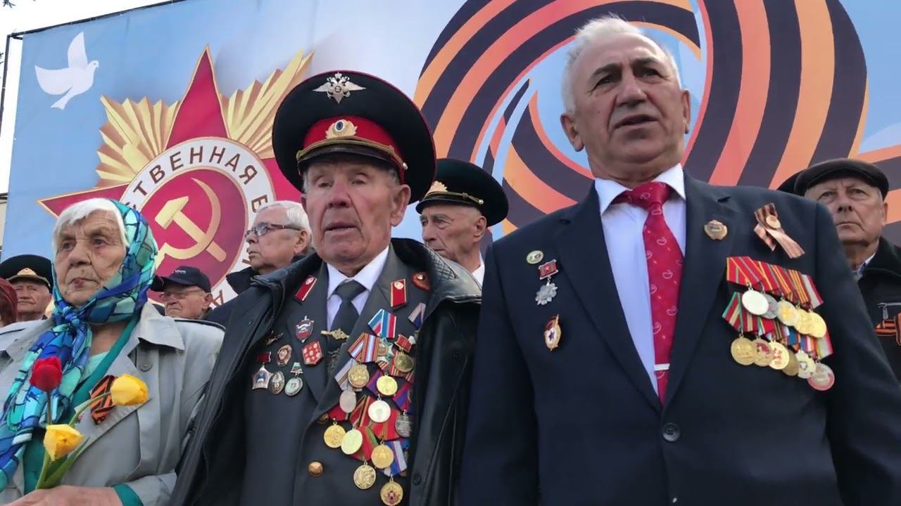 Ветераны Великой Отечественной войны вместе с военнослужащими козельской дивизии спели  День Победы