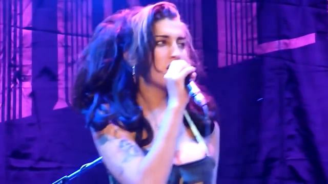 Amy Winehouse- Último Concierto 4-8 Back To Black