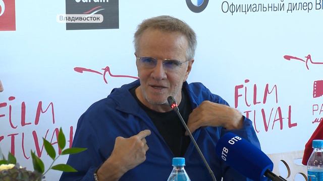 Кристофер Ламберт дал пресс-конференцию во Владивостоке