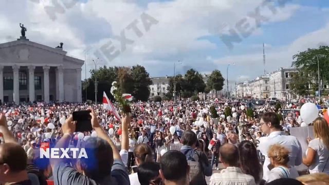 Гомель тоже не отстаёт! Народу прибывает на площадь всё больше.