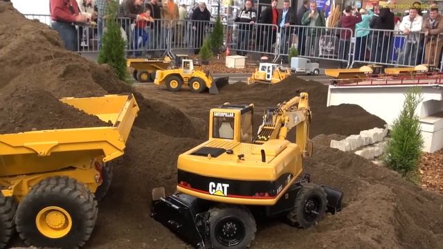 RC Volvo Dumper In 1/8 Scale, 180 KG (!!!) Total Weight! Absolutely AMAZING!