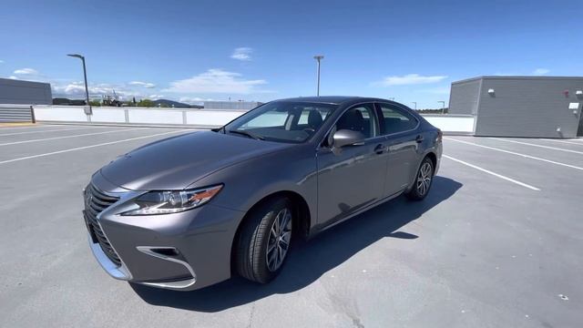 2017 Lexus ES300h -Hybrid-