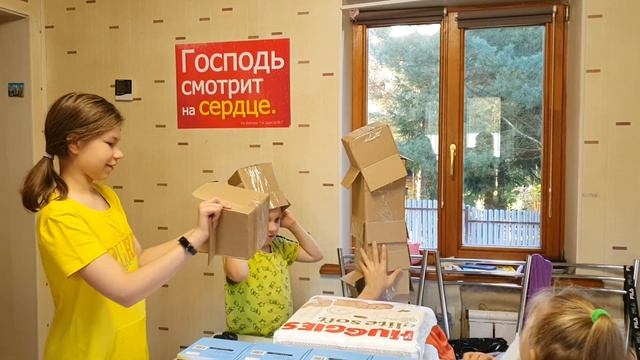 Mom Is Home Again\\\Unpacking Packages...