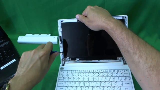 Acer Aspire One Happy Netbook Screen Replacement Procedure