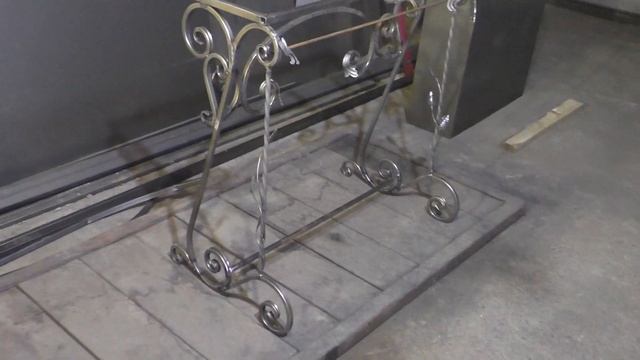 Лучше не придумаешь. Мангал из газового баллона с элементами холодной ковки.