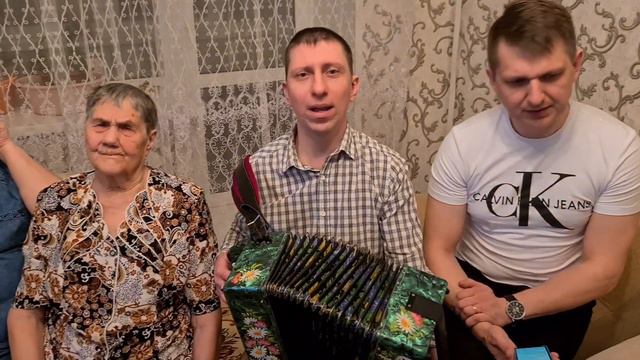 Как в деревне нас мама встречает