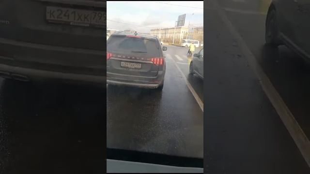 Поездка на 317 автобусе от 5-го Донского проезда до Ленинского проспекта.
