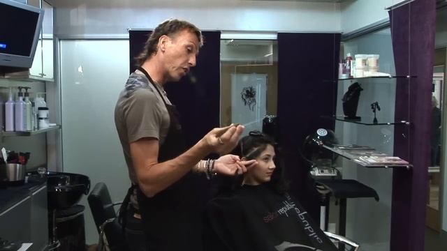 Hair Highlighting : How To Use Foil To Color Hair