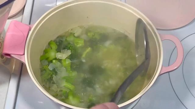 Broccoli Cheese Soup | Budget Recipe Ideas | Three Ingredient Recipe