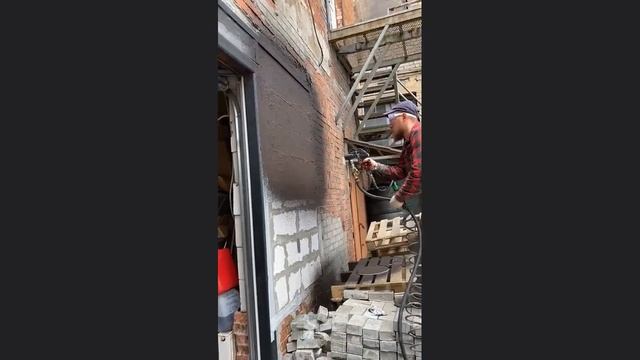 Нанесение гидроизоляции REMMERS PBD 1K установками KSG-700 и KSG-740 производства ООО 