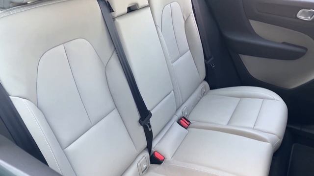 VOLVO SELEKT XC40 T3 163HP MOMENTUM PRO GLACIER SILVER / BLONDE LEATHER 2019 | EUROSERVICE