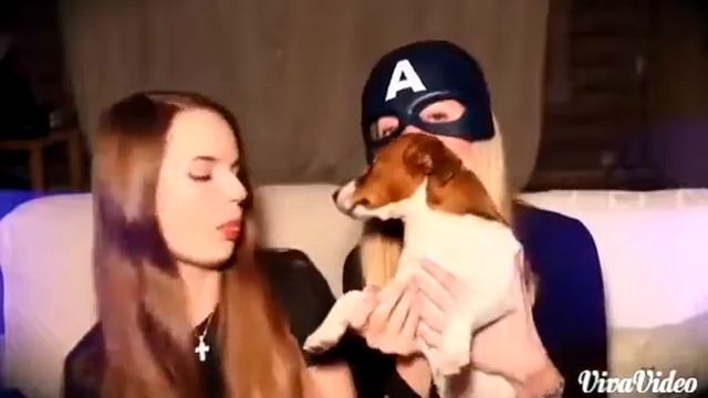 Шок! Саша Спилберг целует собаку!!!