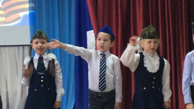 ИДЕТ СОЛДАТ ПО ГОРОДУ!