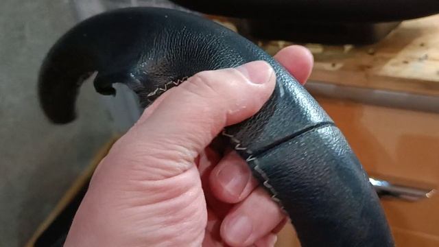 Джили Атлас. Подогрев руля.