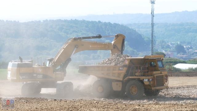CAT 374D, 769C, Komatsu D71PXi,... Plateforme Pays D'Héricourt, France, 2023 #3