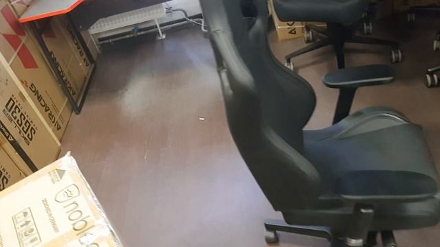 Noblechairs EPIC Compact CARBON - идеален для роста 160