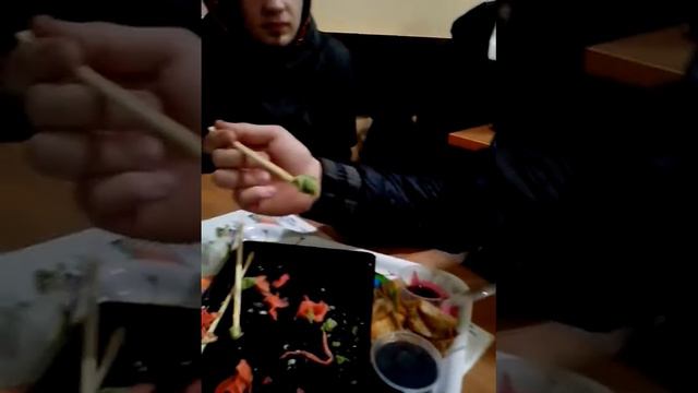 Поедание васаби и имбиря