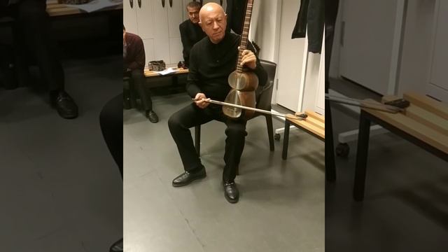 USTASIGA FARQI YO'Q. UMRLARI UZOQ BO'SIIIIIN!!!  SAN'ATKORLAR UCHUN XAR DOIM NA'MUNA BO'LIB YURING!