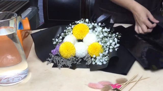 Huamama@ Carousell - How To Wrap Cute Pong Pong Bouquet
