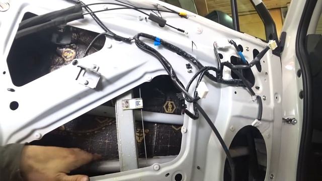 Шумоизоляция передних дверей Субару Форестер 5