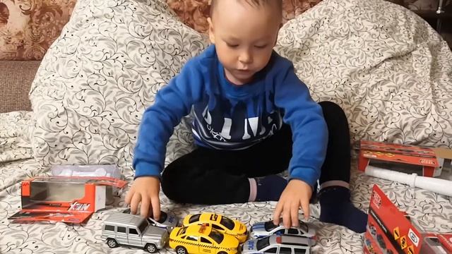 Детские машинки распаковка Назар в канале
