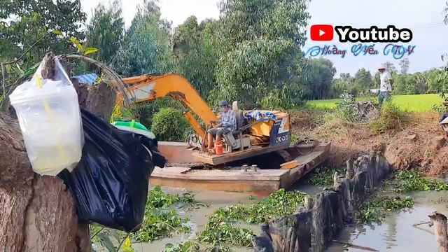 Xáng Múc KOBELCO SK03 - Gấp đất đấp đập Ngăn Mặn.
