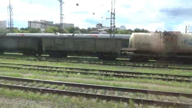 Белгородский жд вокзал и прибытие поезда на жд вокзал / движение поездов на жд вокзале в белгороде