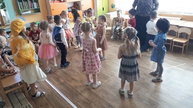 Досуг В гости Пасха к нам пришла и пасхальная неделя в средней группе Колокольчик