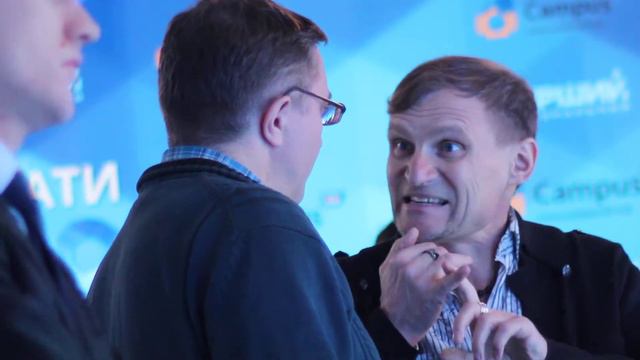 Олег Скрипка і Тарас Петрів обговорюють Дебати PRO