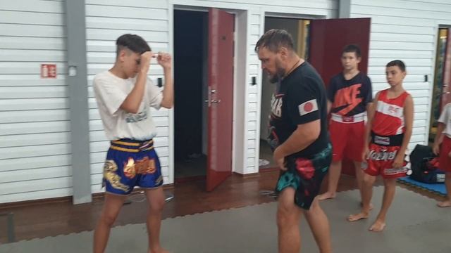 Лапа обезьяны и Шассе атакующее и защитное действие ногами / Полещук Семён Жоржевич