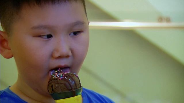 ถ้วยไอศกรีมกินได้ในอินโดนีเซีย