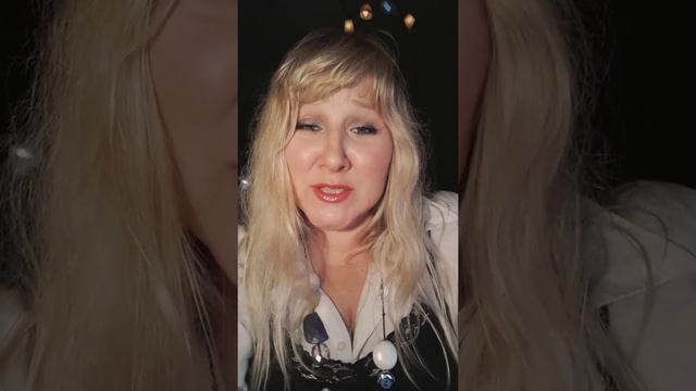 Пообещайте мне любовь.